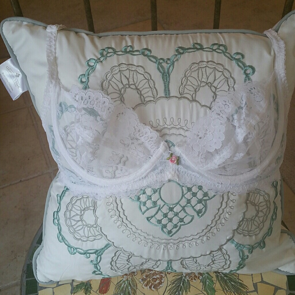 Triumph lace bra EU 85B